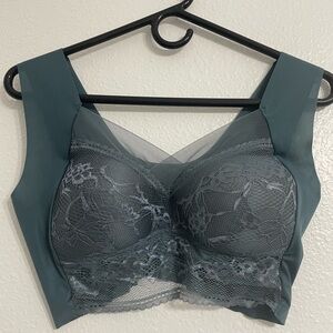 Elegant Lace Women's Intimate Bra - Gray